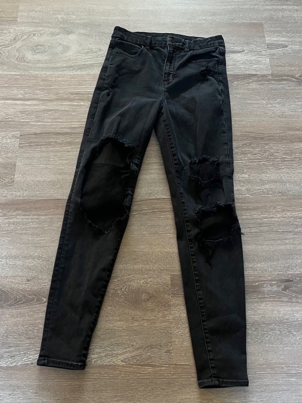 American Eagle Outfitters Black Ripped High-Rise Jeggings size 6 long